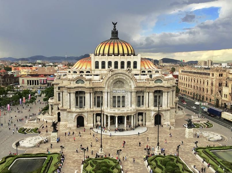 The-Palace-of-Fine-Arts-in-Mexico-City