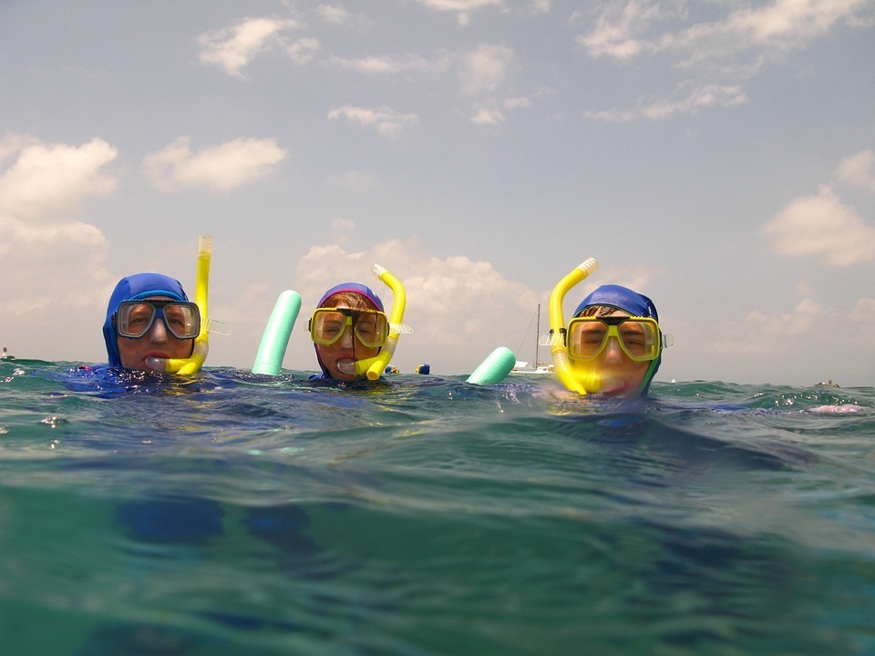 people-snorkelling-in-the-water